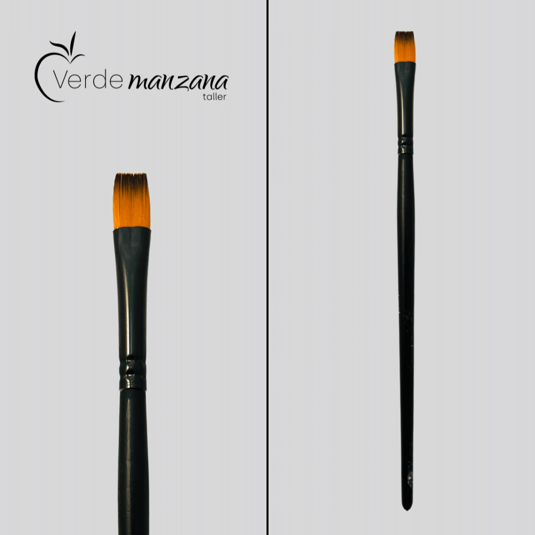 Pincel Plano Sintético N°7, mango negro.