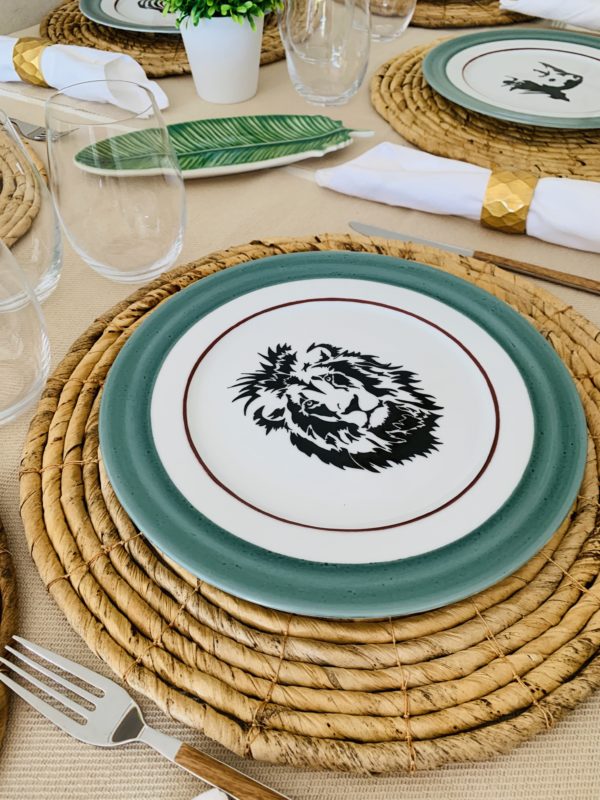 Set de 5 platos llanos de porcelana con diseño de animales. Cebra, Jirafa, León, Rinoceronte y Elefante. - Imagen 3