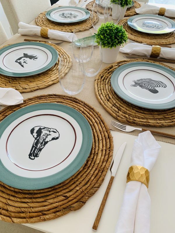 Set de 5 platos llanos de porcelana con diseño de animales. Cebra, Jirafa, León, Rinoceronte y Elefante. - Imagen 5